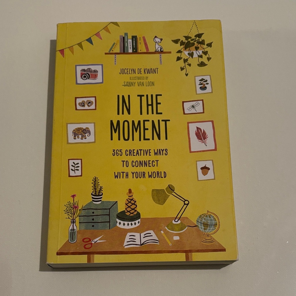 Abrams Books - In the Moment: Creative Connection - Vibrant Yellow